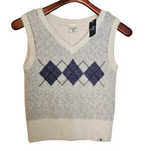 Abercrombie Kids NWT White & Blue Argyle Fuzzy Preppy Academia Sweater Vest